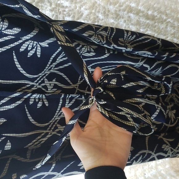 Vintage midi dress with built in vest and waist tie. Navy with cream floral med - Picture 9 of 12